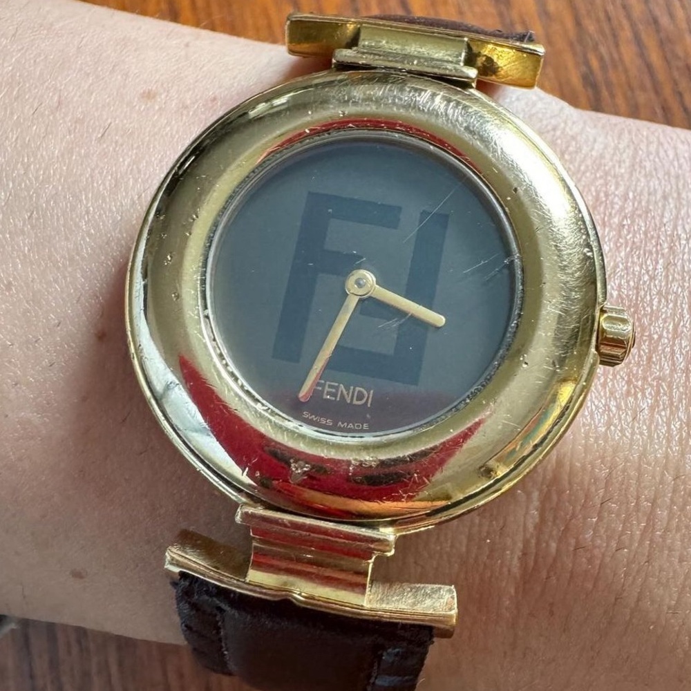 Vintage Fendi 320G 32mm gold plated watch with Swiss quartz movement
